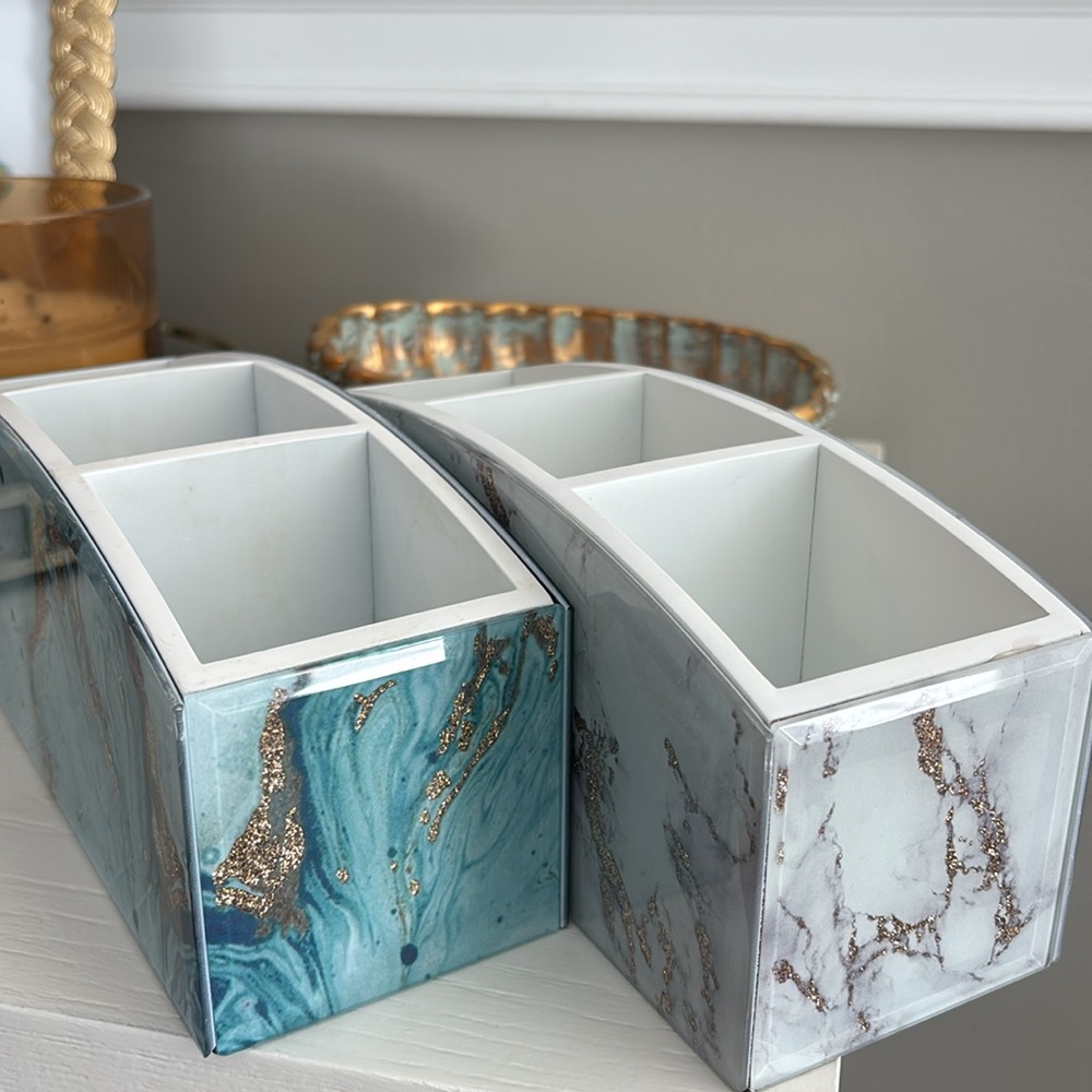2 acrylic storage boxes